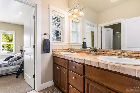 21460 Bradetich Loop, Bend, OR 97701 photo 19