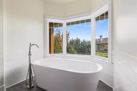 21460 Bradetich Loop, Bend, OR 97701 photo 13
