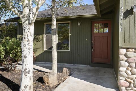20530 Prospector Loop, Bend, OR 97702 photo 2