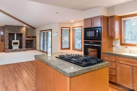 61143 River Bluff Trl, Bend, OR 97702 photo 8