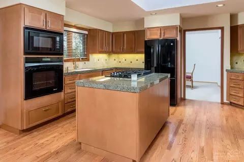 61143 River Bluff Trl, Bend, OR 97702 photo 6
