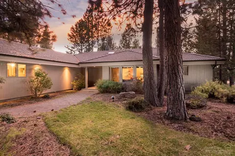 61143 River Bluff Trl, Bend, OR 97702 photo 2