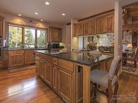 56405 Twin Rivers Dr, Bend, OR 97707 photo 10