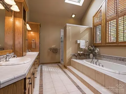 56405 Twin Rivers Dr, Bend, OR 97707 photo 17
