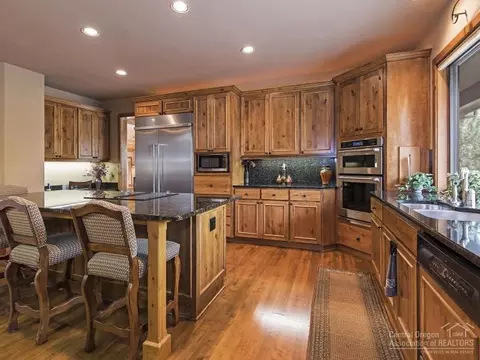 56405 Twin Rivers Dr, Bend, OR 97707 photo 11