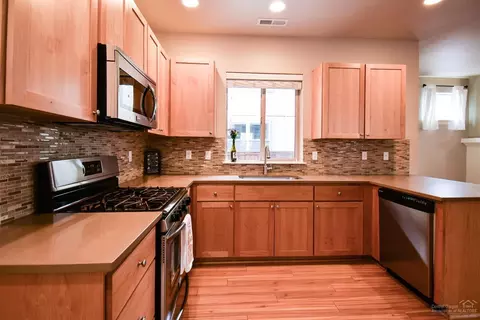 20536 Avro Pl, Bend, OR 97701 photo 4