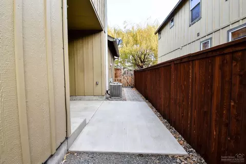 20536 Avro Pl, Bend, OR 97701 photo 6
