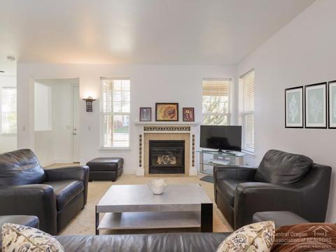 19464 Blue Lake Loop, Bend, OR 97702 photo 3