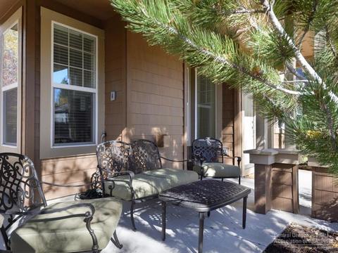 19464 Blue Lake Loop, Bend, OR 97702 photo 2