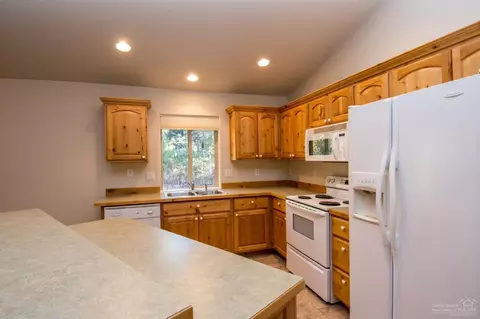 17166 Merced Rd, Bend, OR 97707 photo 6