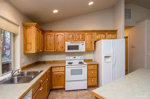 17166 Merced Rd, Bend, OR 97707 photo 7