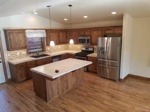 1236 NE Shane Ln, Bend, OR 97701 photo 3