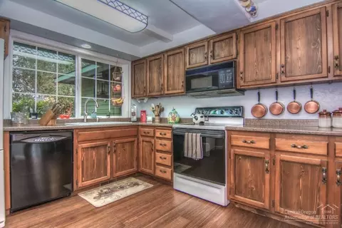61157 Benham Rd, Bend, OR 97702 photo 10