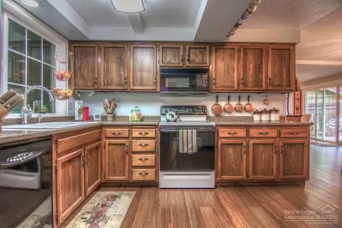61157 Benham Rd, Bend, OR 97702 photo 11