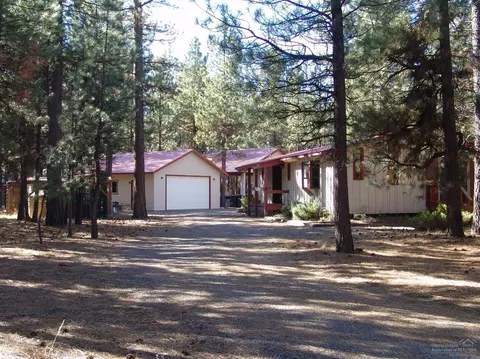51745 Pine Loop Dr, La Pine, OR 97739 photo 2