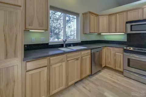 65485 76th St, Bend, OR 97703 photo 7