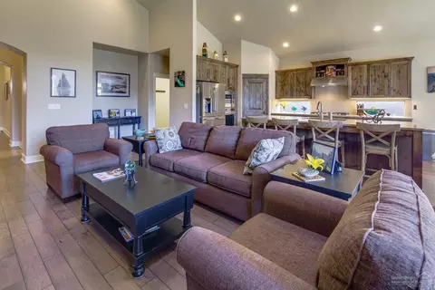 61050 Ambassador Dr, Bend, OR 97702 photo 5