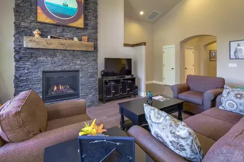 61050 Ambassador Dr, Bend, OR 97702 photo 2