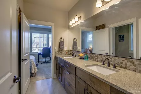 61050 Ambassador Dr, Bend, OR 97702 photo 17