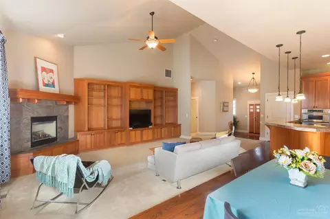 60948 Creekstone Loop, Bend, OR 97702 photo 9