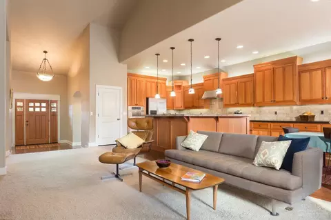 60948 Creekstone Loop, Bend, OR 97702 photo 3