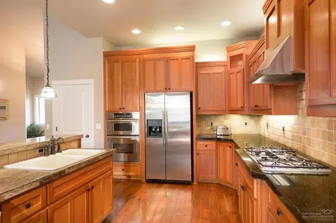 60948 Creekstone Loop, Bend, OR 97702 photo 11