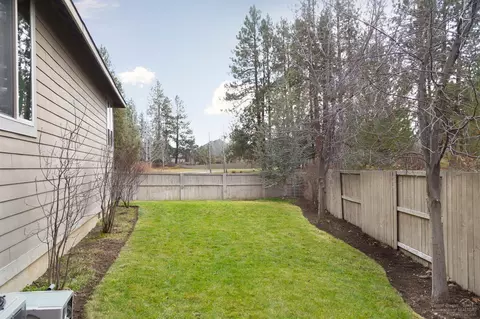 60948 Creekstone Loop, Bend, OR 97702 photo 24