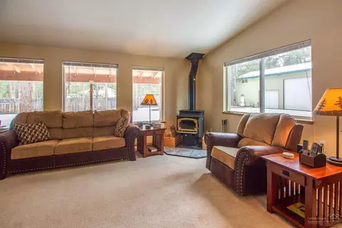 50831 Doe Loop, La Pine, OR 97739 photo 4