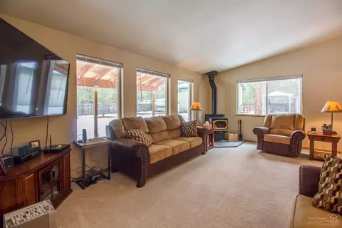 50831 Doe Loop, La Pine, OR 97739 photo 5