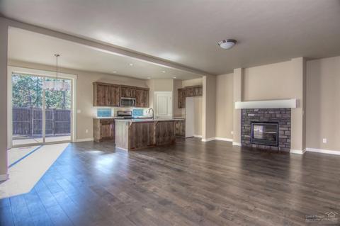 60475 Hedgewood Ln, Bend, OR 97702 photo 2