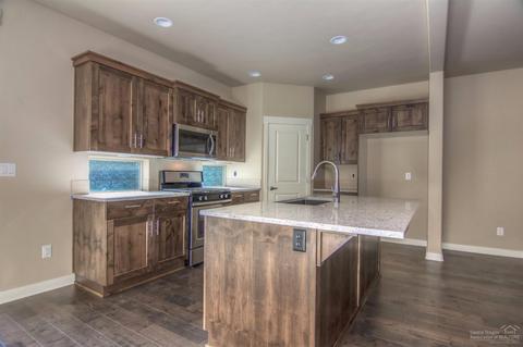 60475 Hedgewood Ln, Bend, OR 97702 photo 6