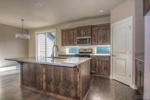 60475 Hedgewood Ln, Bend, OR 97702 photo 5