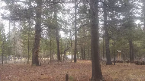 51985 Wickiup Ave, La Pine, OR 97739 photo 3