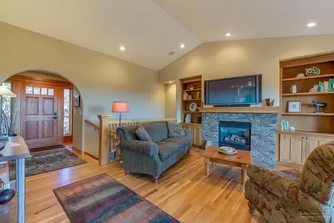 2368 NW 6th St, Bend, OR 97703 photo 2