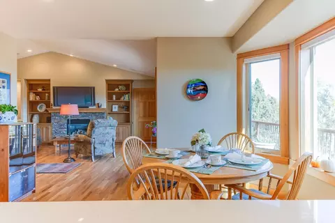 2368 NW 6th St, Bend, OR 97703 photo 4
