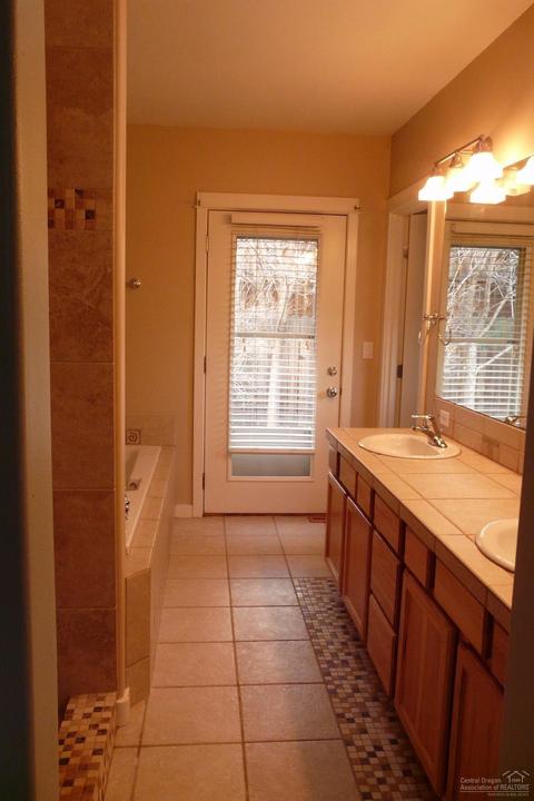 63450 Ledgestone Ct, Bend, OR 97701 photo 13