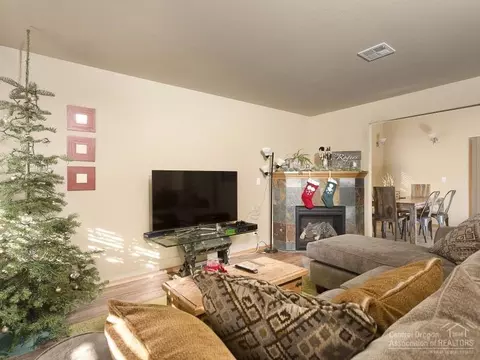 20540 Avro Pl, Bend, OR 97701 photo 2