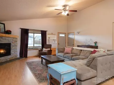 20526 Prospector Loop, Bend, OR 97702 photo 3
