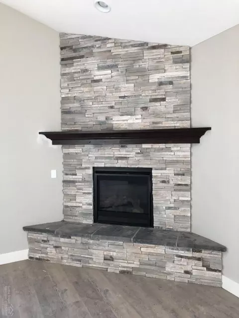 2379 NE Jackson Ave, Bend, OR 97701 photo 2