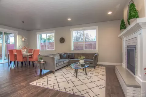 1240 NE Hoover Loop, Bend, OR 97701 photo 19