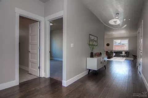 1240 NE Hoover Loop, Bend, OR 97701 photo 5