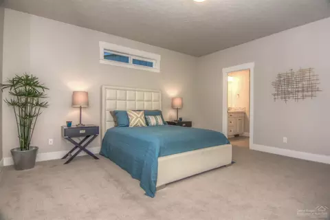 1240 NE Hoover Loop, Bend, OR 97701 photo 21