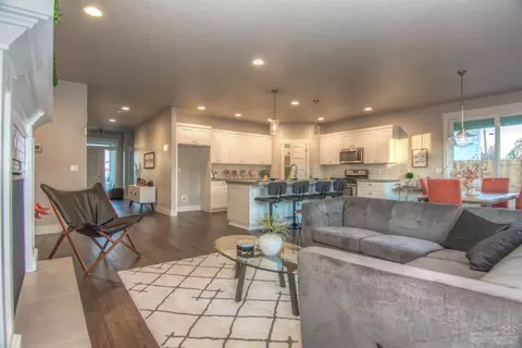 1240 NE Hoover Loop, Bend, OR 97701 photo 16