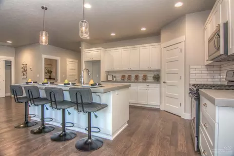 1240 NE Hoover Loop, Bend, OR 97701 photo 13