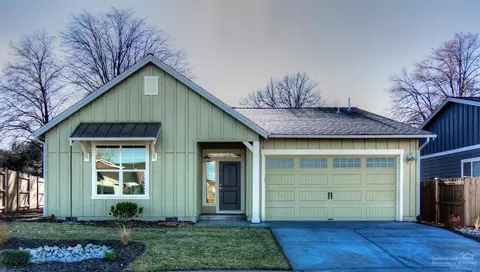 1240 NE Hoover Loop, Bend, OR 97701 photo 1