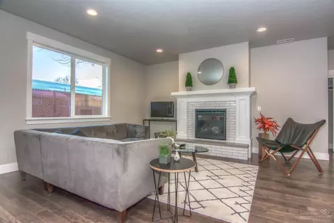 1240 NE Hoover Loop, Bend, OR 97701 photo 17