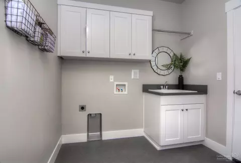 1240 NE Hoover Loop, Bend, OR 97701 photo 8