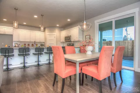 1240 NE Hoover Loop, Bend, OR 97701 photo 14