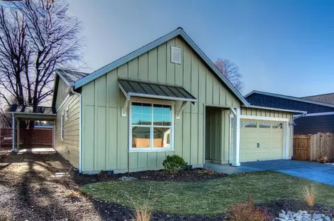 1240 NE Hoover Loop, Bend, OR 97701 photo 3