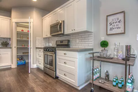 1240 NE Hoover Loop, Bend, OR 97701 photo 11